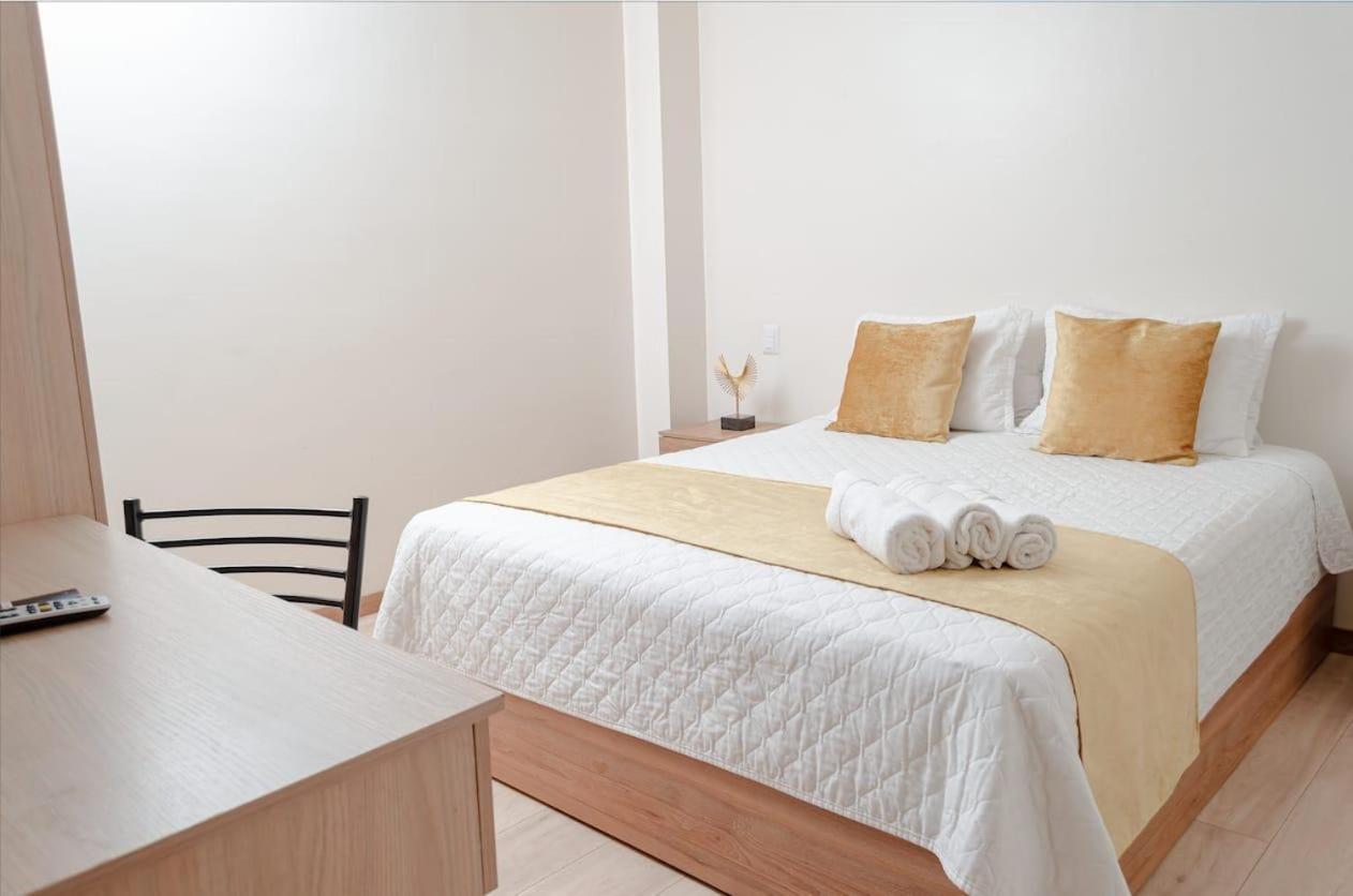 Hotel Brist0L Suites Centro Historico 昆卡 外观 照片